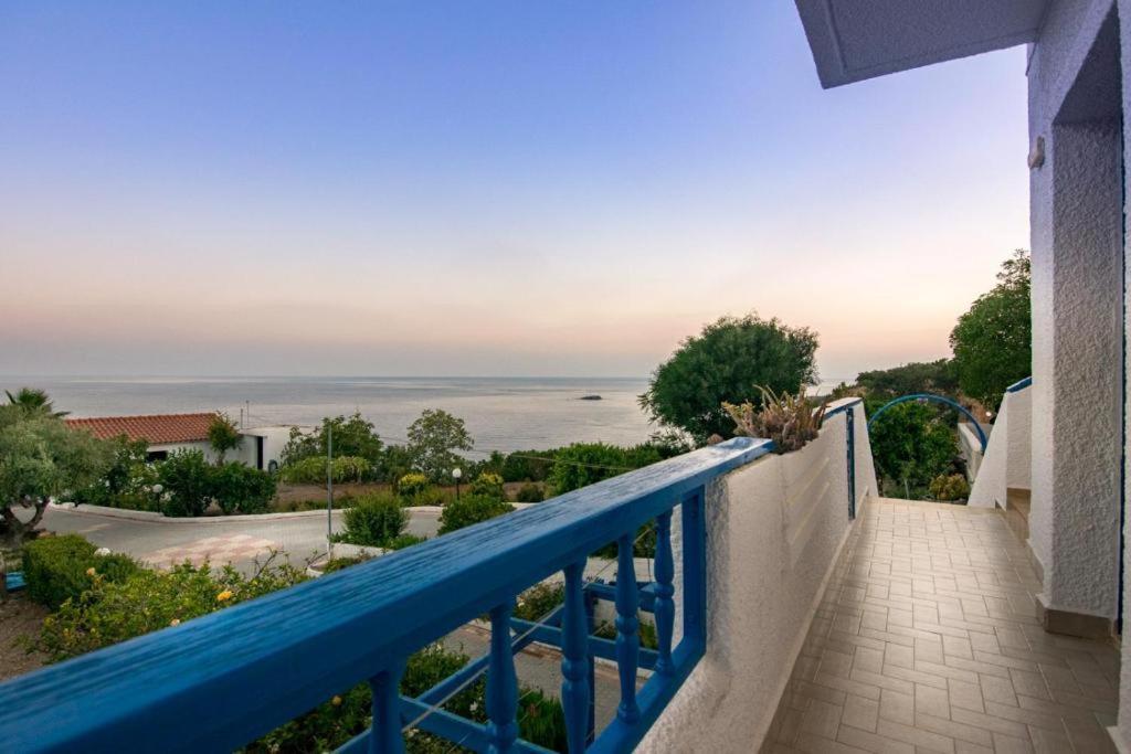 Creta Sky Apartment Achlia Exterior photo